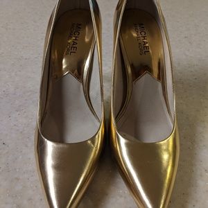 Michael Kors Gold Pumps